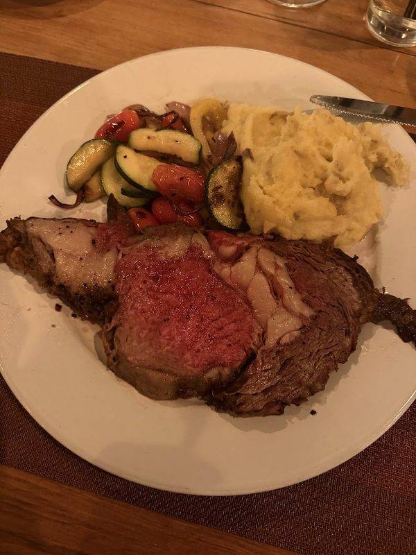 Duke's Lounge/Legends Restaraunt