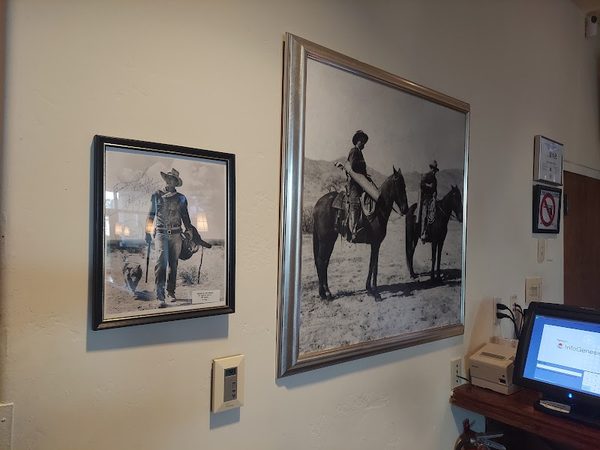 Duke's Lounge/Legends Restaraunt