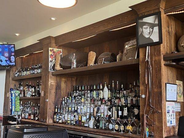 Duke's Lounge/Legends Restaraunt