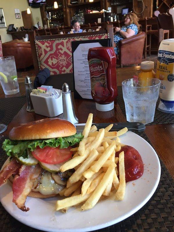 Duke's Lounge/Legends Restaraunt