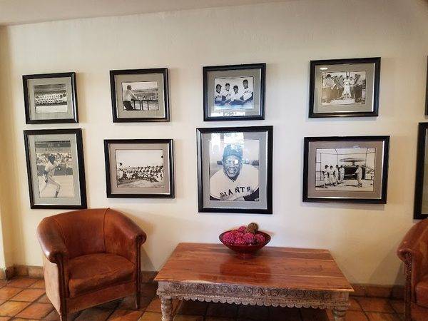 Duke's Lounge/Legends Restaraunt